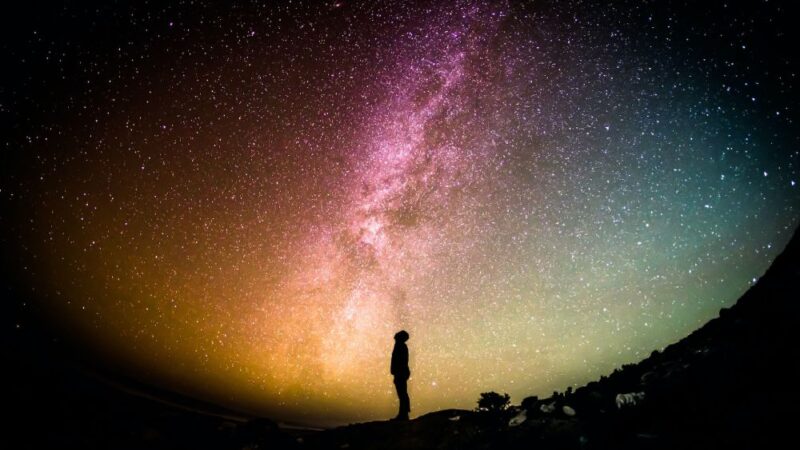 أحجية عمر الأجرام السماوية: كيف يعرف علماء الفلك عمر الكواكب والنجوم؟